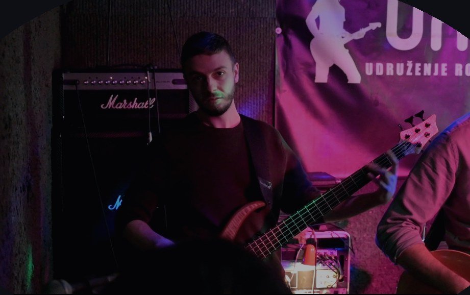 Džezveri Bend — bas gitara